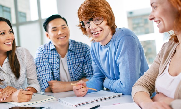 Online or face-to-face? Learning English today